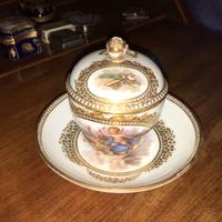 Meissen tazza con piattino e coperchio.