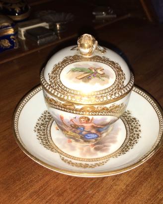 Meissen tazza con piattino e coperchio.