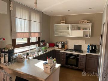 Cucina in noce a C Circa 5/6 metri