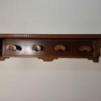Set ingresso arte povera: mobiletto e attaccapanni