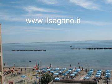 A Luglio VISTA MARE con posto auto a Lido Scacchi