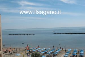 A Luglio VISTA MARE con posto auto a Lido Scacchi