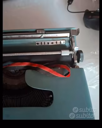 macchina da scrivere Olivetti lettera 22.