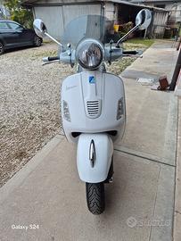 vespa GTS 300