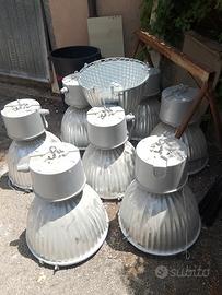Fari industriali grigi e bianchi Funzionanti