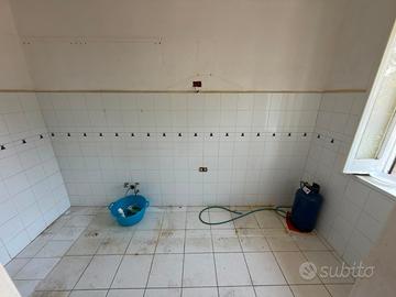Fitta ampio bilocale nei pressi metro di chiaiano