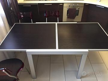 Mobile per zona living con tavolo