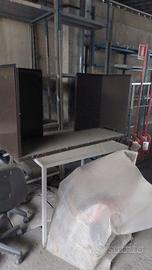 tavolo  e scrivanie usate.