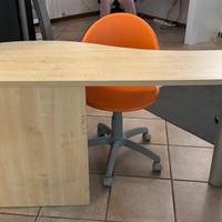Scrivania e seggiola