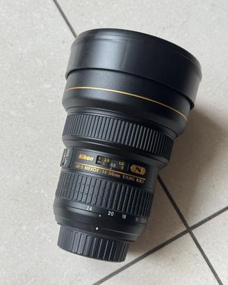 Obiettivo Nikon grandangolare pari al nuovo