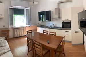 Reggio Emilia camera + balcone e posto auto