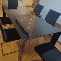 Tavolo nero in vetro allungabile + sedie