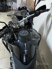 Triumph Tiger 800 "Black Phantom"