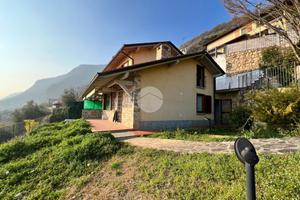 PORZIONE DI BIFAMILIARE A PREDORE