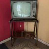 Televisore CGE piu carrello con stabili
