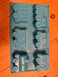Stampo in silicone per dolci a forma di trenino.