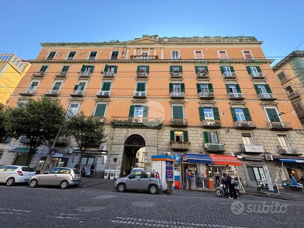 2 LOCALI A NAPOLI