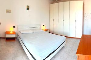 Vicino spiaggia libera, con clima e garage