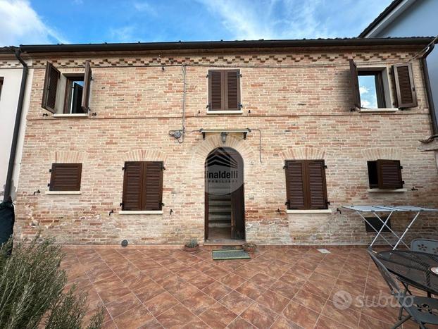 Graziosa Casa Cielo Terra con corte