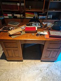 Scrivania in noce