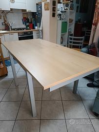 tavolo a libro con sedie 