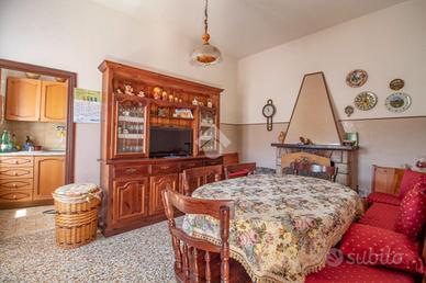 CASA SEMINDIPENDENTE A CASTEL SANT'ANGELO