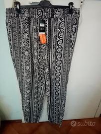 pantaloni con elastico e tasche