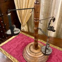 Antico porta lumi ad olio