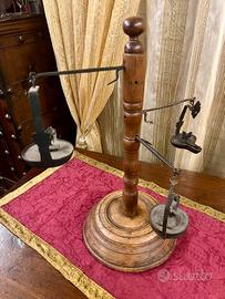 Antico porta lumi ad olio