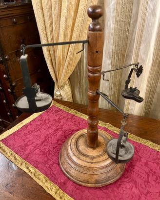 Antico porta lumi ad olio