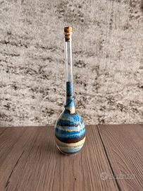 Bottiglia decorativa in vetro con sabbie colorate