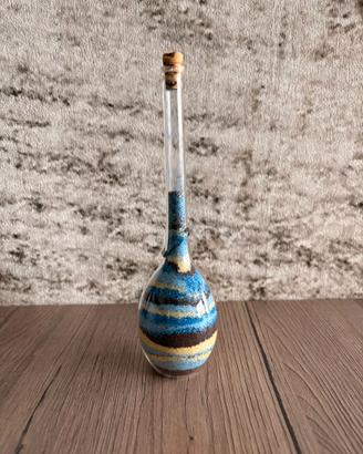 Bottiglia decorativa in vetro con sabbie colorate