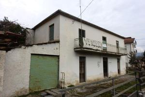 ABITAZIONE 100 Mq + TERRENO 3000 Mq