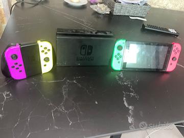 Nintendo Switch Modello OLED con controller