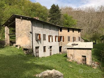 Rustico sulle Alpi Apuane