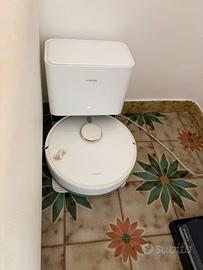 Robot aspira e lava pavimento