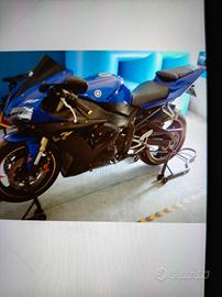 moto Yamaha R1