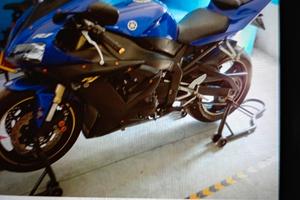 moto Yamaha R1