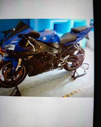 moto Yamaha R1