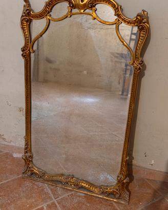 specchio d'epoca in legno dorato 
