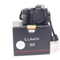 FOTOCAMERA DIGITALE MIRRORLESS F.F. PANASONIC S5.