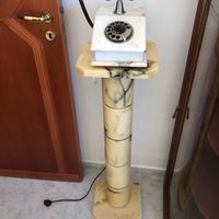 Telefono con colonna in marmo dell’ anno 1953