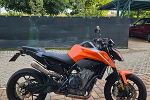 KTM DUKE 790