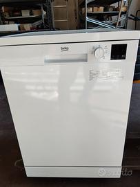 Lavastoviglie Beko usata pochissimo, in garanzia. 