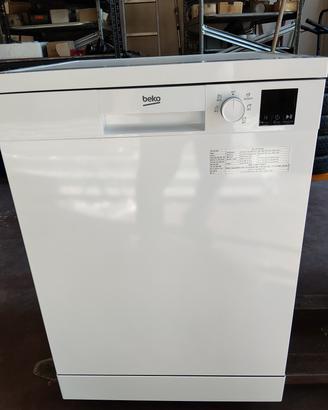 Lavastoviglie Beko usata pochissimo, in garanzia. 