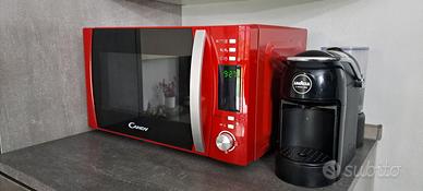 macchina del caffè e microonde