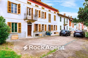 Appartamento di 200 m² con più di 5 locali a Monta