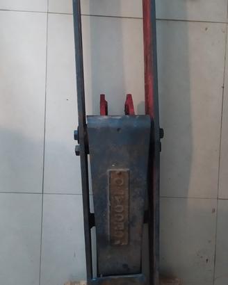 Cric sollevatore auto