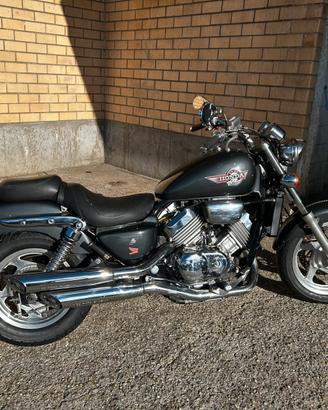 Honda VF 750 Magna
