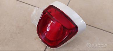 FANALE POSTERIORE VESPA PRIMAVERA SPRINT 2016-->